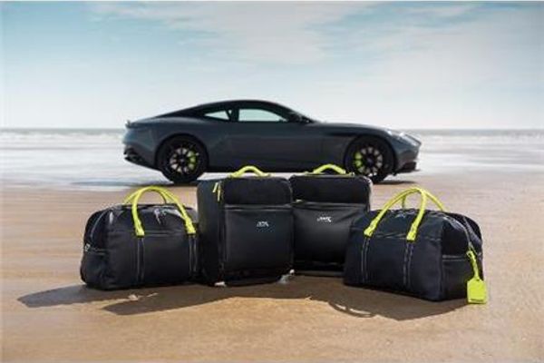 DB11 AMR Luggage