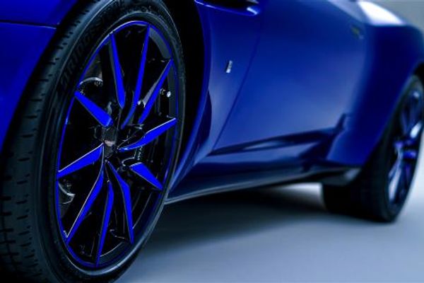 DB11 20” 10-Spoke Gloss Black Wheel - Blue Tint