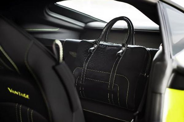 Vantage (2019MY) Extended Luggage Set - Leather Obs Blk/Spectral blue stitch & lining