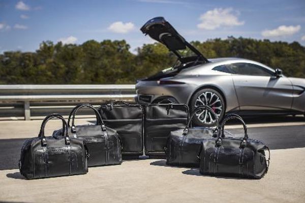 Vantage (2019MY) Extended Luggage Set - Leather Obs Blk/Spectral blue stitch & lining