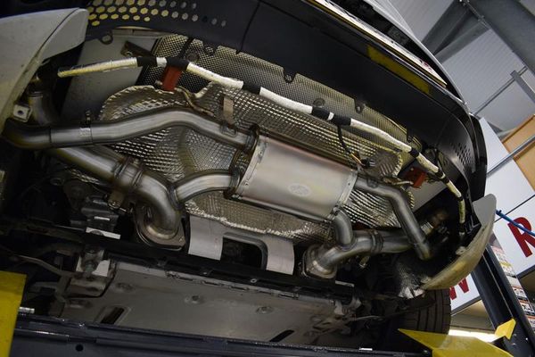 Escape deportivo Aston Martin DBS Superleggera Titan con Sound Architect (2018 en adelante)