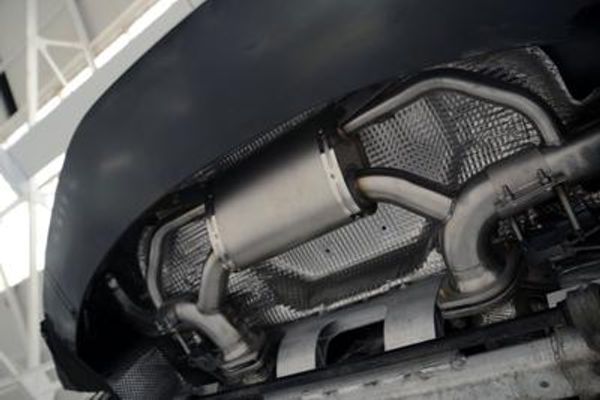 Aston Martin DB11 V8 Titan Sport válvula activa escape sección trasera (2018 en adelante)